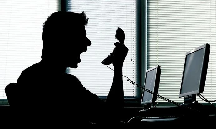 Νέοι κανόνες για τις εισπρακτικές – Ποιες αλλαγές έρχονται στο θέμα της ενόχλησης των οφειλετών